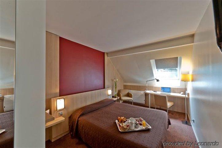 Hotel Domaine Du Manet Saint-Quentin-En-Yvelines Монтіньї-ле-Бретонне Екстер'єр фото