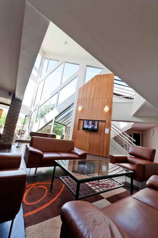 Hotel Domaine Du Manet Saint-Quentin-En-Yvelines Монтіньї-ле-Бретонне Екстер'єр фото