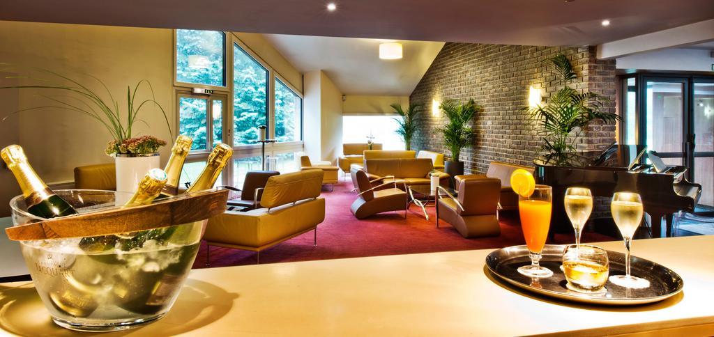 Hotel Domaine Du Manet Saint-Quentin-En-Yvelines Монтіньї-ле-Бретонне Екстер'єр фото