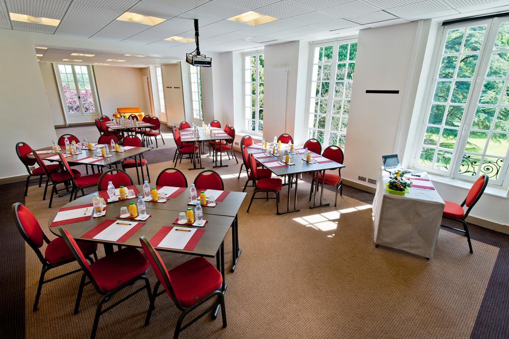 Hotel Domaine Du Manet Saint-Quentin-En-Yvelines Монтіньї-ле-Бретонне Екстер'єр фото