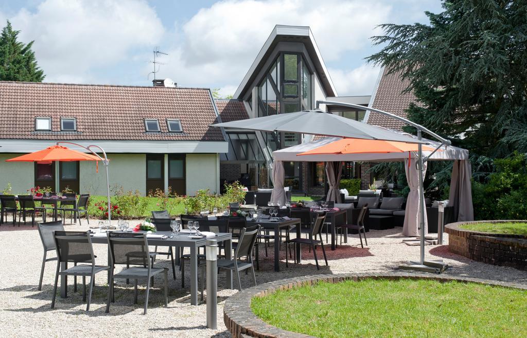 Hotel Domaine Du Manet Saint-Quentin-En-Yvelines Монтіньї-ле-Бретонне Екстер'єр фото