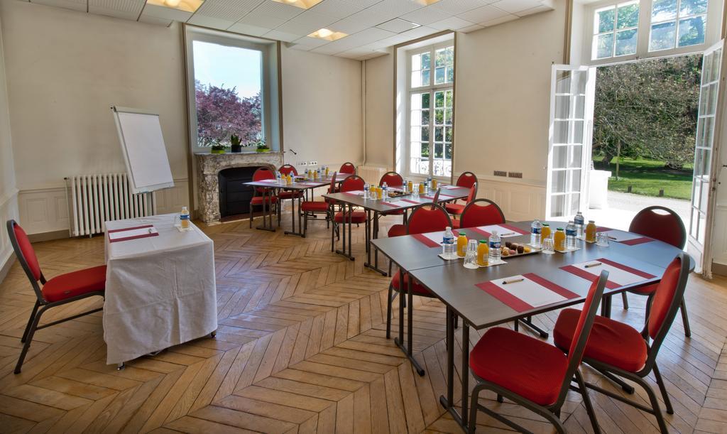 Hotel Domaine Du Manet Saint-Quentin-En-Yvelines Монтіньї-ле-Бретонне Екстер'єр фото