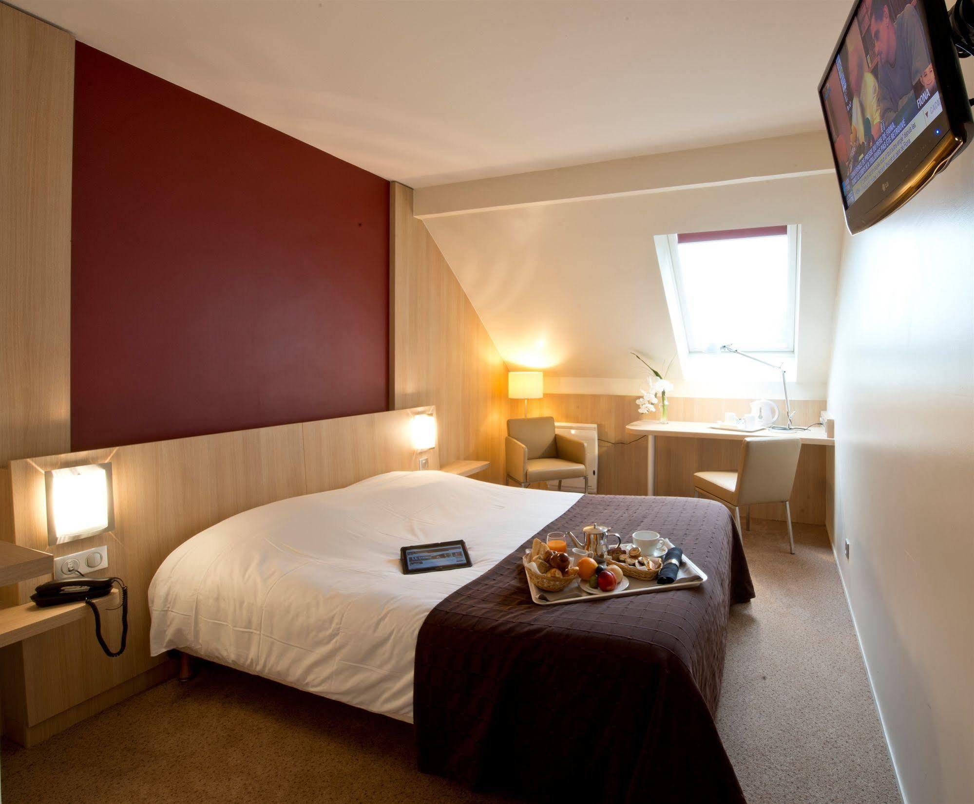 Hotel Domaine Du Manet Saint-Quentin-En-Yvelines Монтіньї-ле-Бретонне Екстер'єр фото