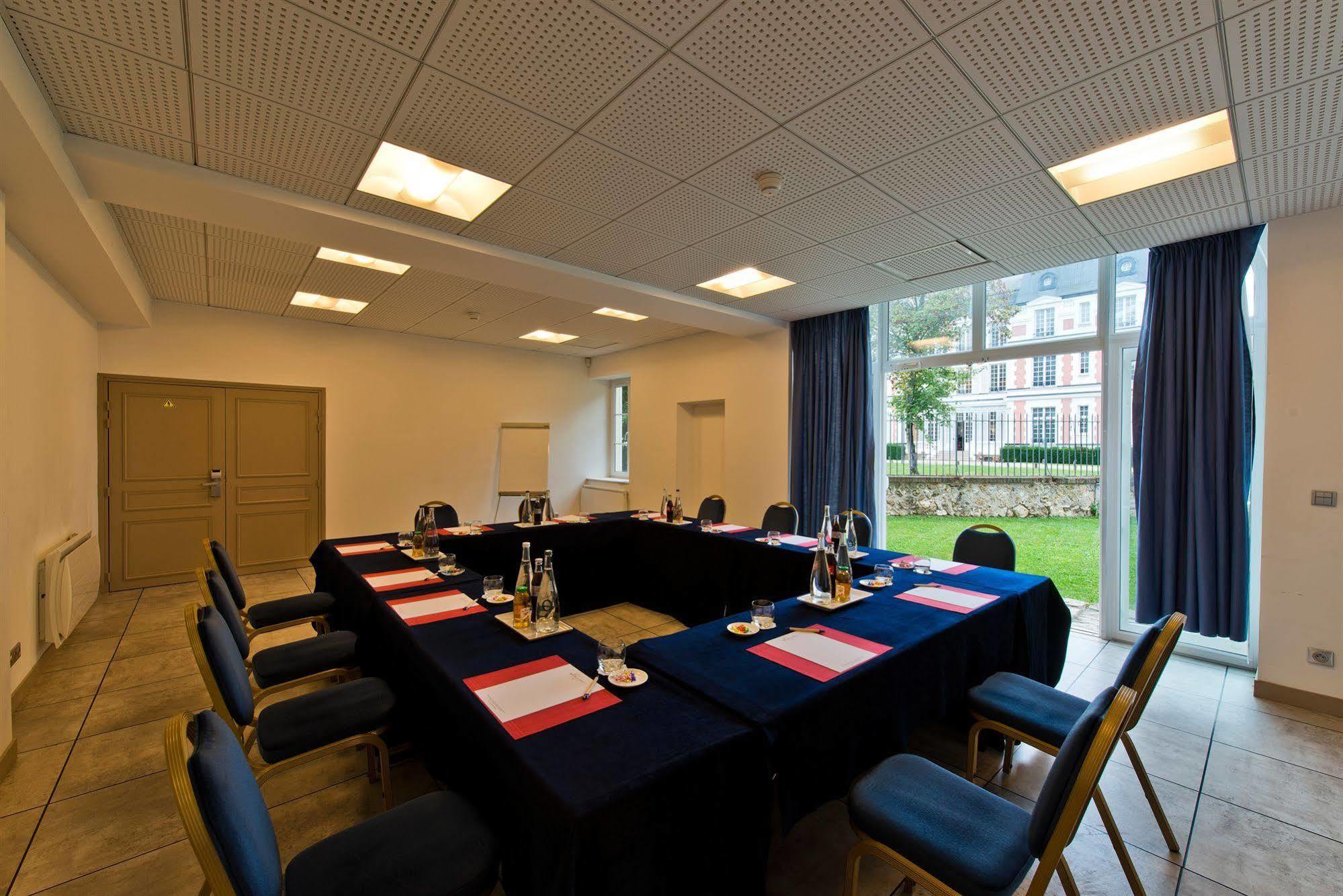Hotel Domaine Du Manet Saint-Quentin-En-Yvelines Монтіньї-ле-Бретонне Екстер'єр фото
