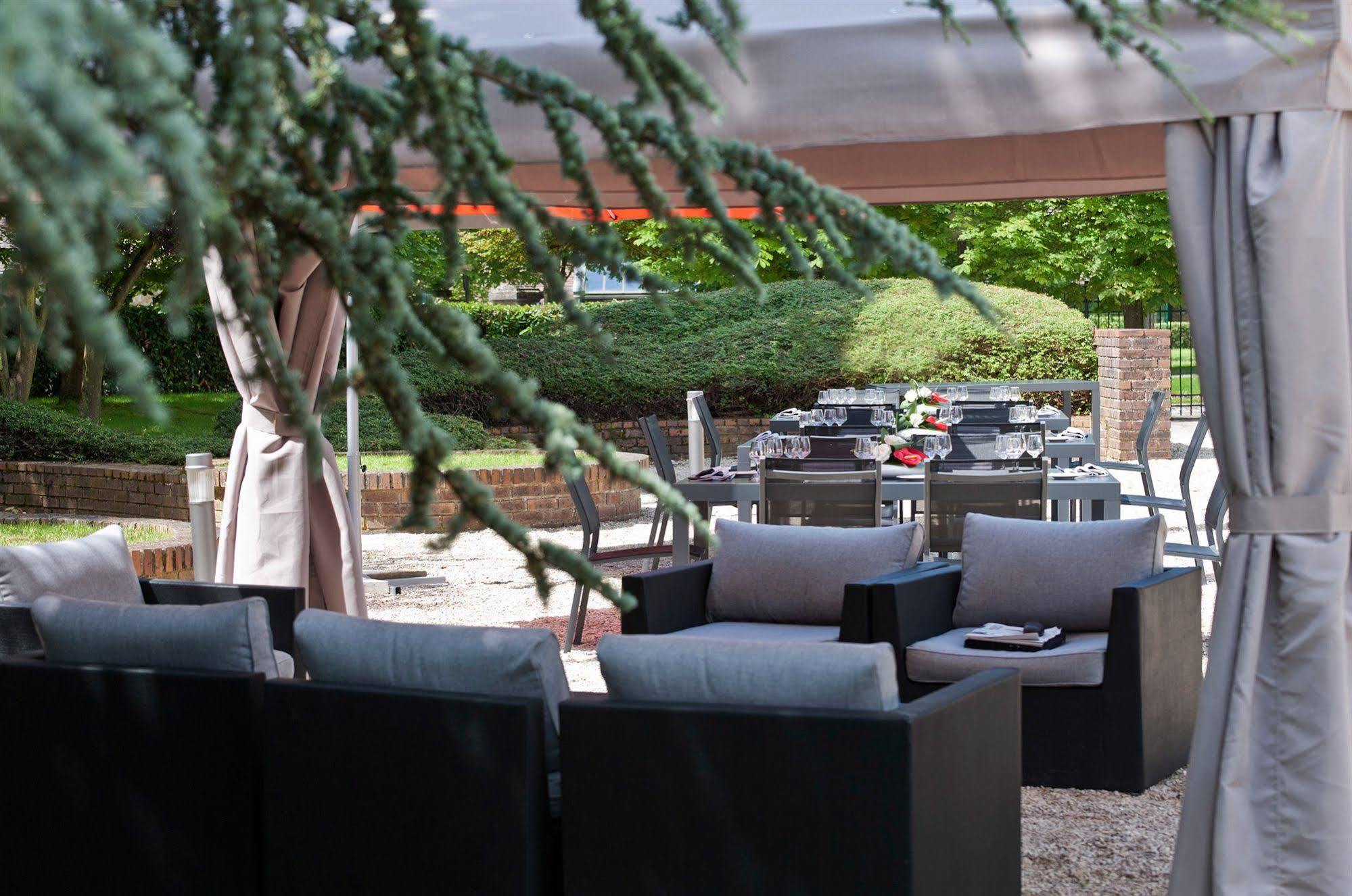 Hotel Domaine Du Manet Saint-Quentin-En-Yvelines Монтіньї-ле-Бретонне Екстер'єр фото