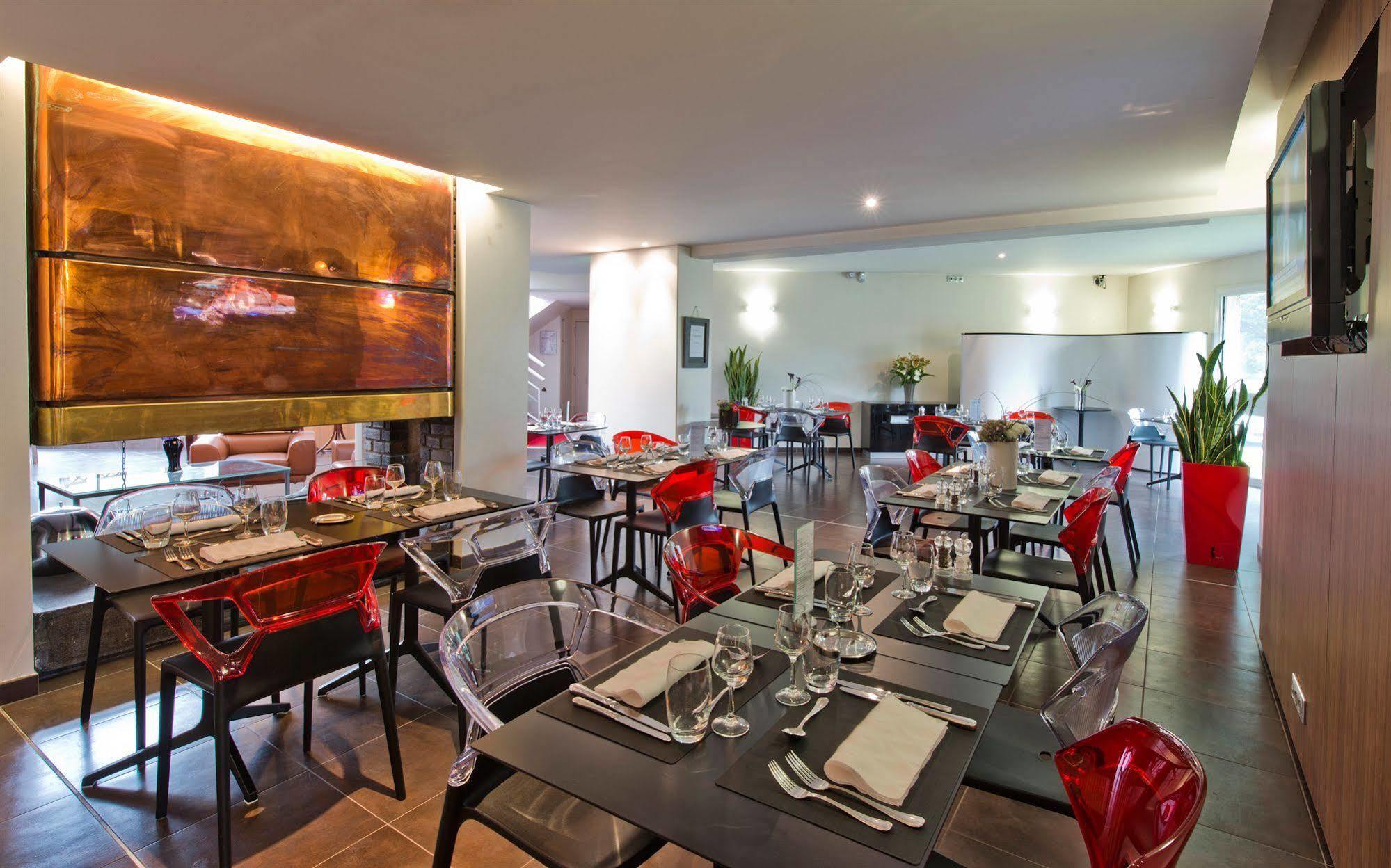 Hotel Domaine Du Manet Saint-Quentin-En-Yvelines Монтіньї-ле-Бретонне Екстер'єр фото