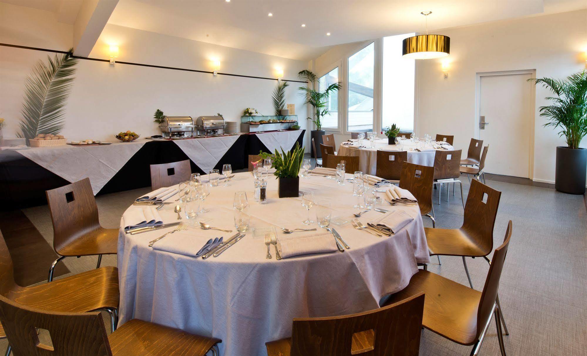 Hotel Domaine Du Manet Saint-Quentin-En-Yvelines Монтіньї-ле-Бретонне Екстер'єр фото