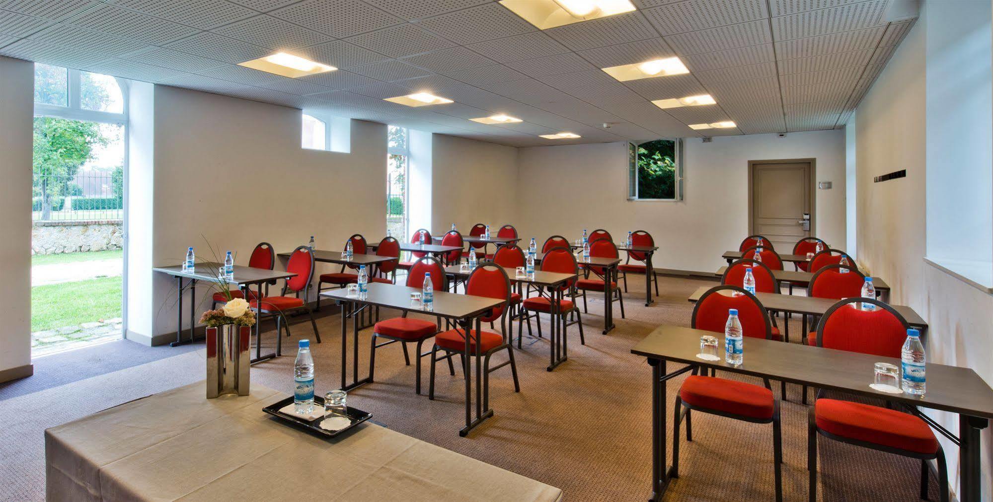 Hotel Domaine Du Manet Saint-Quentin-En-Yvelines Монтіньї-ле-Бретонне Екстер'єр фото