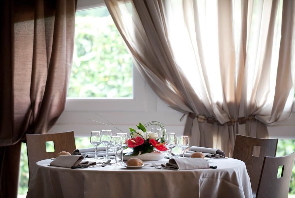 Hotel Domaine Du Manet Saint-Quentin-En-Yvelines Монтіньї-ле-Бретонне Екстер'єр фото